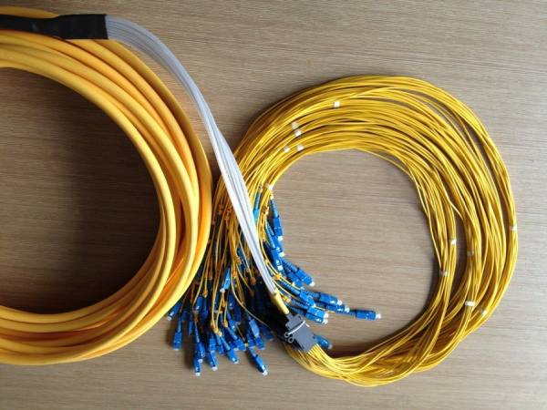 帶狀光纖跳線(xiàn)和束狀光纖跳線(xiàn)有什么區(qū)別